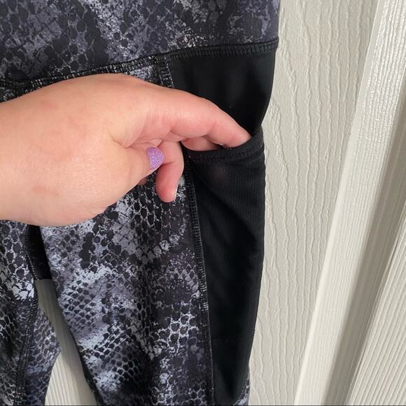 Champion High Waisted Snakeskin Leggings Size XS Gray Black Spandex Blend - Picture 2 of 6